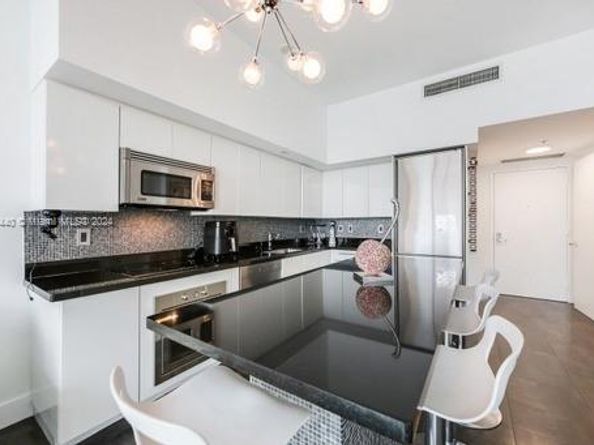 92 SW 3 st 5108, Miami FL 33130