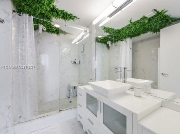 92 SW 3 st 5108, Miami FL 33130