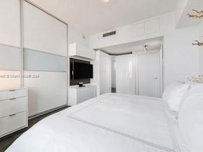 92 SW 3 st 5108, Miami FL 33130