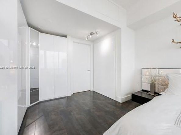 92 SW 3 st 5108, Miami FL 33130