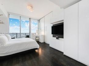 92 SW 3 st 5108, Miami FL 33130