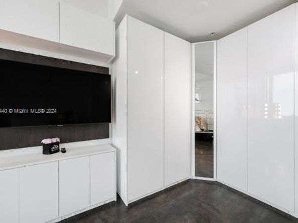 92 SW 3 st 5108, Miami FL 33130
