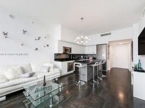 92 SW 3 st 5108, Miami FL 33130