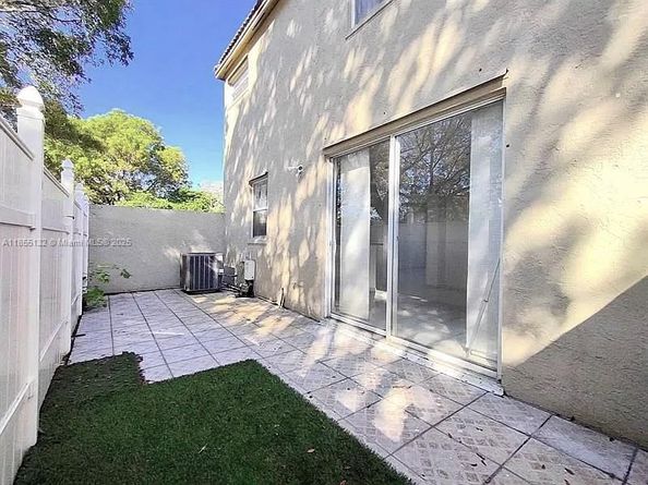 15472 NW 12th Ct, Pembroke Pines FL 33028