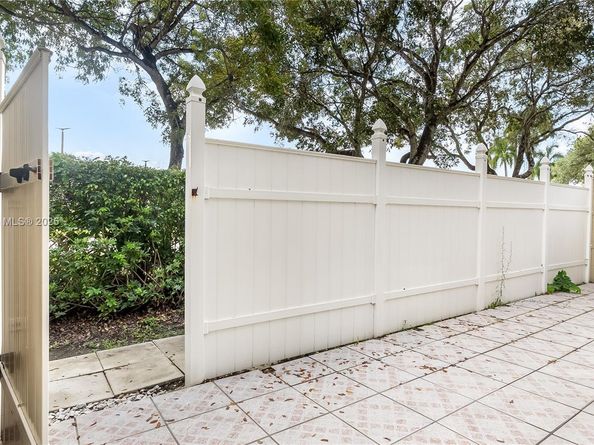 15472 NW 12th Ct, Pembroke Pines FL 33028