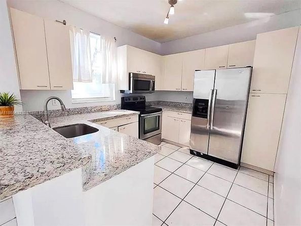 15472 NW 12th Ct, Pembroke Pines FL 33028