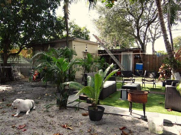 2158 NW 100th St, Miami FL 33147