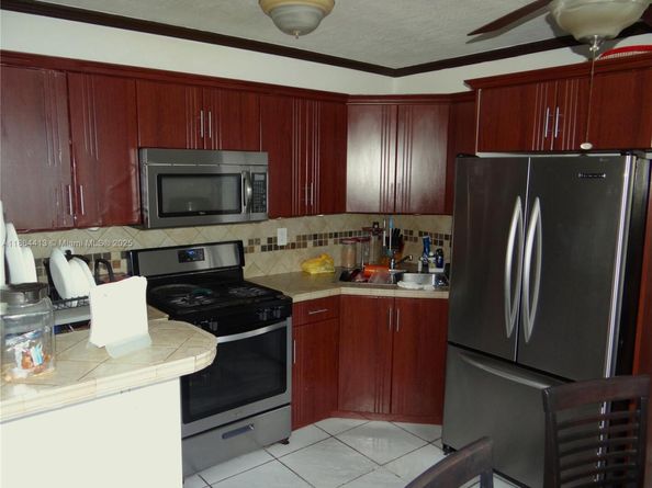 2158 NW 100th St, Miami FL 33147