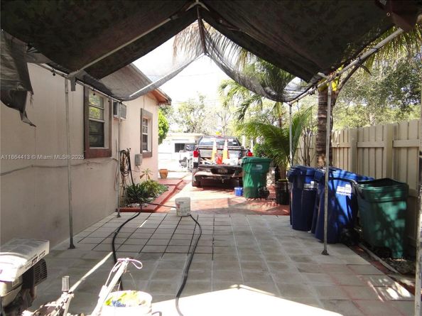 2158 NW 100th St, Miami FL 33147