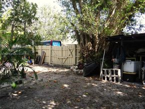 2158 NW 100th St, Miami FL 33147