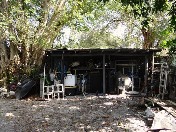 2158 NW 100th St, Miami FL 33147