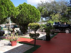 2158 NW 100th St, Miami FL 33147