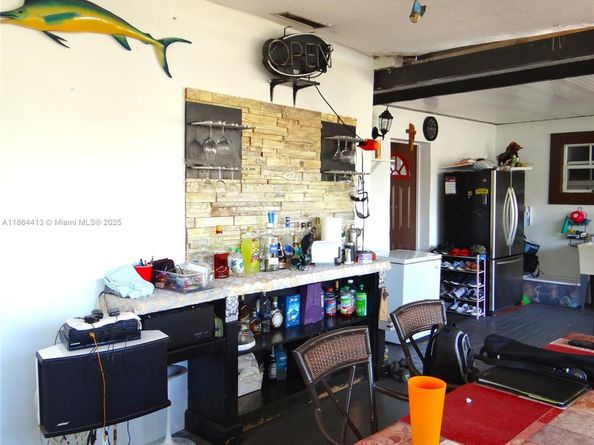 2158 NW 100th St, Miami FL 33147