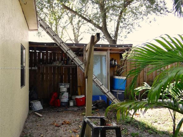 2158 NW 100th St, Miami FL 33147