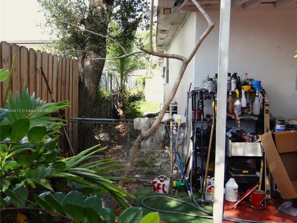 2158 NW 100th St, Miami FL 33147