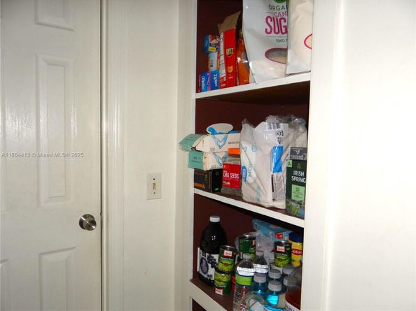 2158 NW 100th St, Miami FL 33147