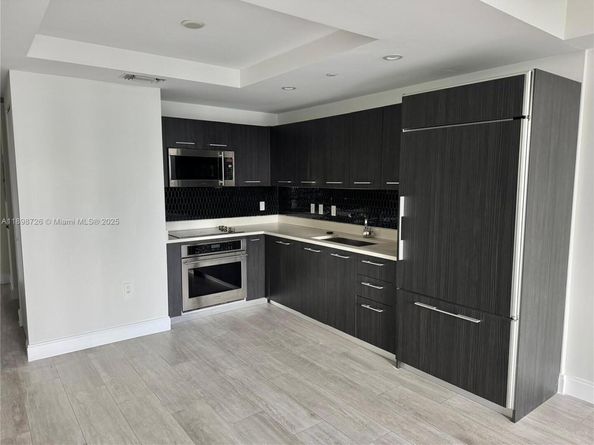 45 SW 9th St 3404, Miami FL 33130