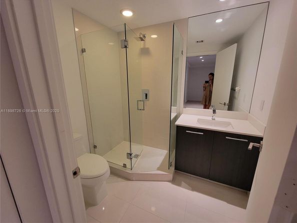 45 SW 9th St 3404, Miami FL 33130
