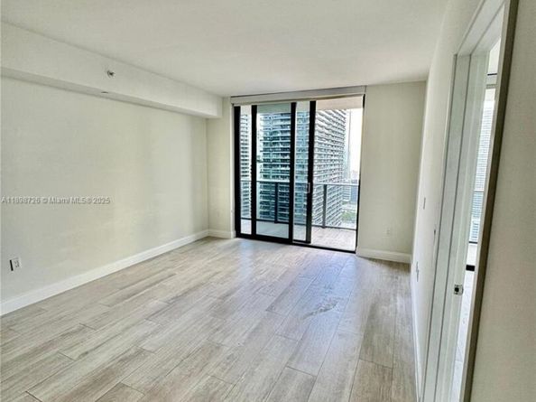 45 SW 9th St 3404, Miami FL 33130
