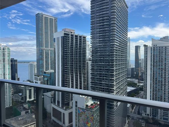 45 SW 9th St 3404, Miami FL 33130