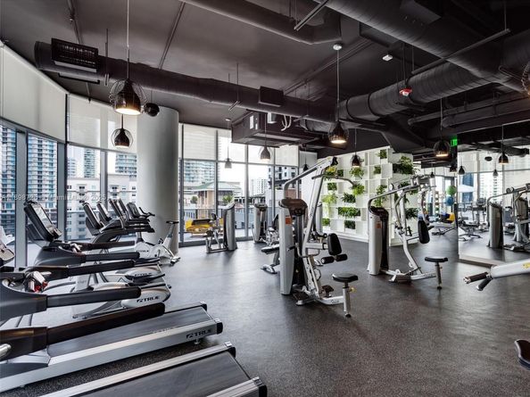 45 SW 9th St 3404, Miami FL 33130
