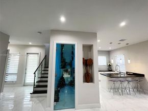 8253 NW 47th Ln, Doral FL 33166
