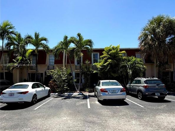1001 Three Islands Blvd 34, Hallandale Beach FL 33009