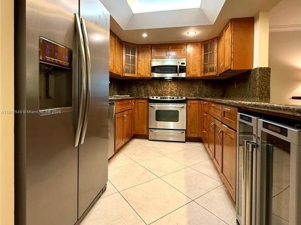 1001 Three Islands Blvd 34, Hallandale Beach FL 33009
