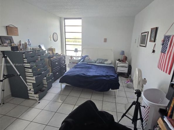 9688 Fontainebleau Blvd 409, Miami FL 33172