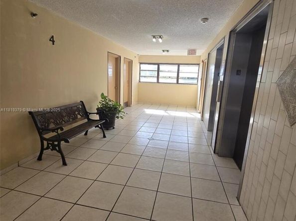 9688 Fontainebleau Blvd 409, Miami FL 33172