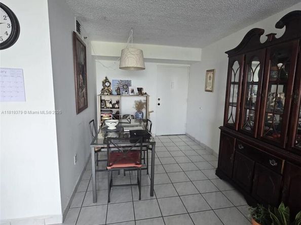 9688 Fontainebleau Blvd 409, Miami FL 33172