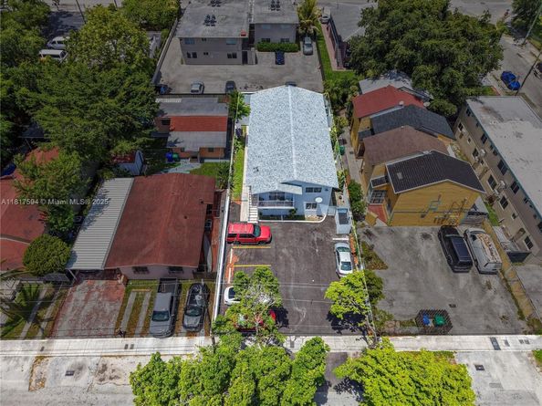 1621 NW 16th St, Miami FL 33125