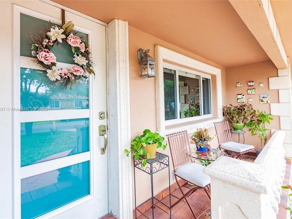 6250 SW 19th St, Miami FL 33155