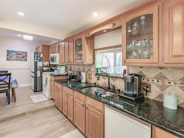 6250 SW 19th St, Miami FL 33155