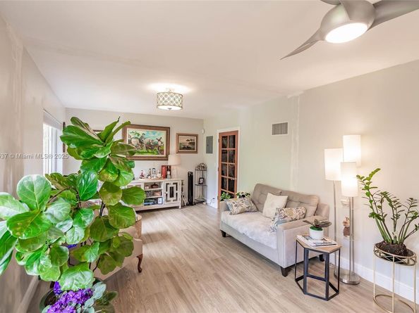 6250 SW 19th St, Miami FL 33155