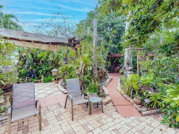 6250 SW 19th St, Miami FL 33155