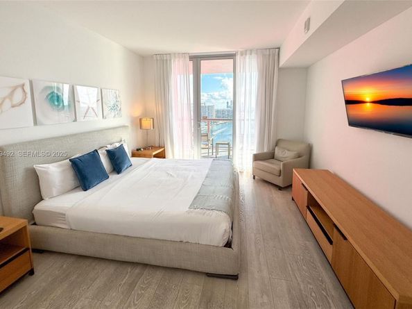 2602 E Hallandale Beach Blvd R1807, Hallandale Beach FL 33009