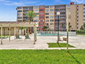 1780 NE 191st St 2052, Miami FL 33179