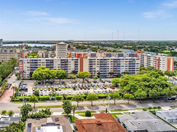 1780 NE 191st St 2052, Miami FL 33179