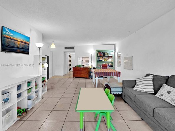 1780 NE 191st St 2052, Miami FL 33179