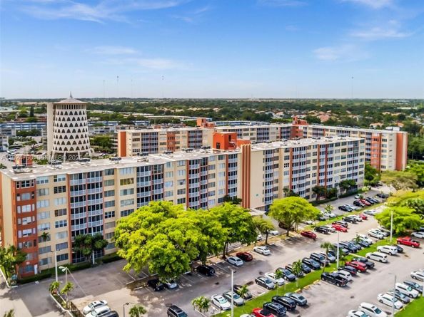 1780 NE 191st St 2052, Miami FL 33179