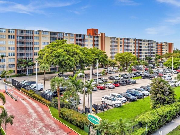 1780 NE 191st St 2052, Miami FL 33179