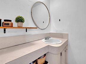 1780 NE 191st St 2052, Miami FL 33179