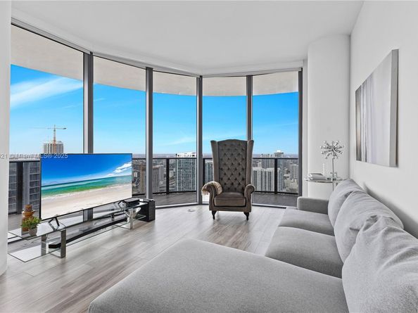 801 S Miami Ave 5209, Miami FL 33130