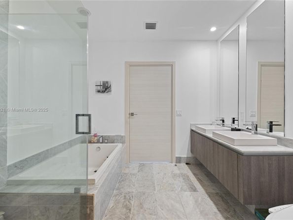 801 S Miami Ave 5209, Miami FL 33130