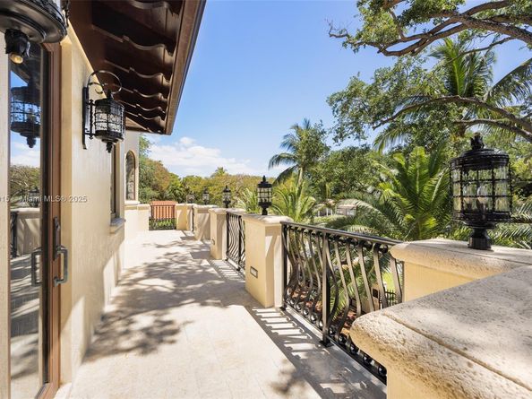 6016 Leonardo St, Coral Gables FL 33146