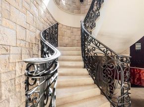 6016 Leonardo St, Coral Gables FL 33146