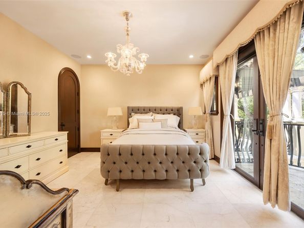 6016 Leonardo St, Coral Gables FL 33146