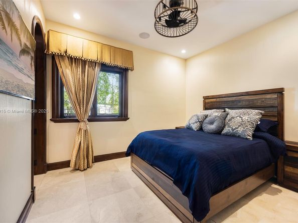 6016 Leonardo St, Coral Gables FL 33146