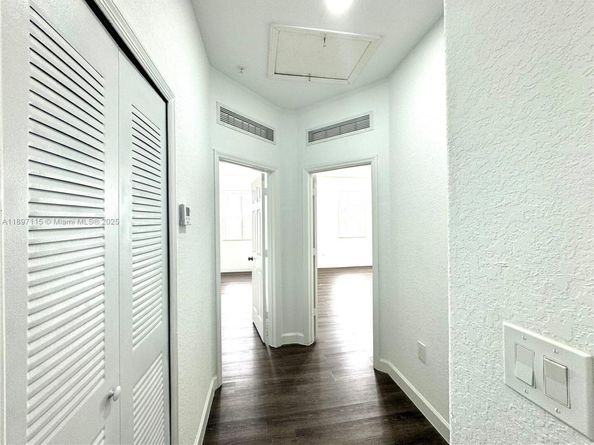 10012 NW 7th St 208, Miami FL 33172